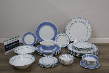 Afbeelding van Serviesset met blauw bloemmotief