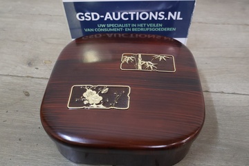 Afbeelding van Houten sieraden- of opbergdoos met ingelegde decoraties