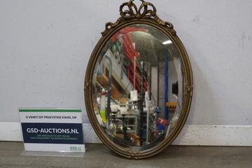 Afbeelding van Ovale spiegel met gouden decoratieve lijst