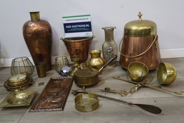 Afbeelding van Set koperen en messing decoratieve voorwerpen