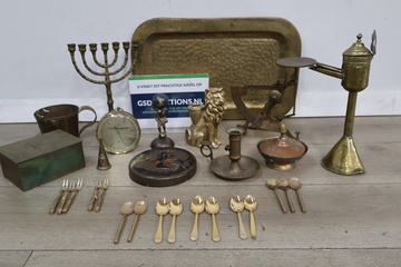 Afbeelding van Verzameling antiek koper en messing accessoires