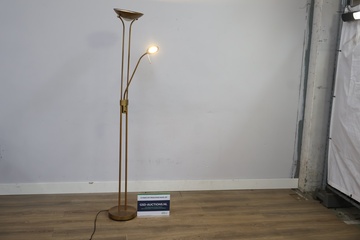 Afbeelding van Staande metalen vloerlamp met goudkleurige afwerking