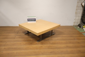 Afbeelding van Salontafel met Metalen Poten en La