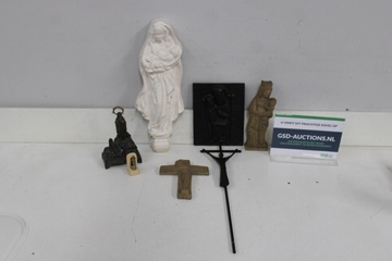 Afbeelding van Set religieuze beelden en kruisen