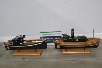 Afbeelding van Set van 2 houten modelboten met standaards