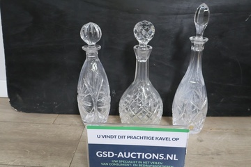 Afbeelding van Set van 3 geslepen kristallen karaffen