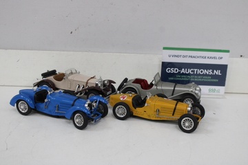 Afbeelding van Set van 4 schaalmodel klassieke old-timer auto's