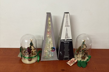 Afbeelding van Kerst items 2 Led lichtjes en 2 stolpen