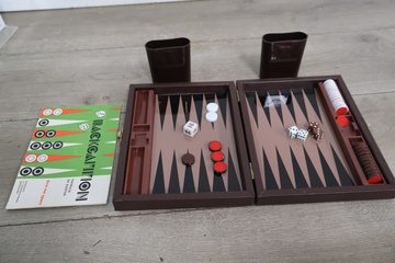 Afbeelding van Backgammon spel in bruine opbergtas