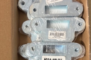 Afbeelding van 90 x Nemef sluitplaat P635/12  geschikt voor een loopslot.