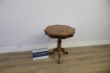 Afbeelding van Antieke Klassieke houten bijzettafel'