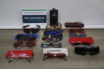 Afbeelding van Collectie diverse brillen en zonnebrillen