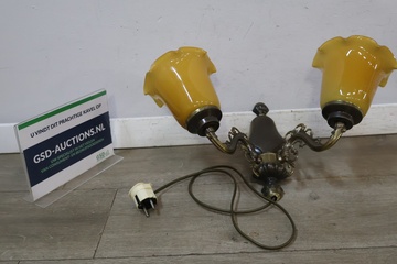 Afbeelding van Vintage wandlamp met twee gele glazen kapjes