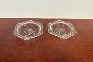 Afbeelding van 2 kristallen items