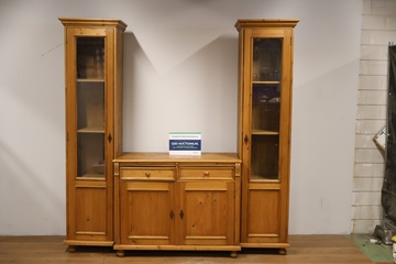 Afbeelding van Houten vitrinekast met dressoir
