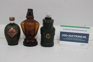 Afbeelding van Set van 3 vintage gedecoreerde glazen flessen (Leeg)