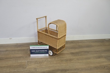 Afbeelding van Rotan Poppenwagen