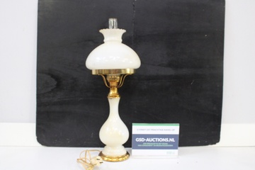 Afbeelding van Antieke olielamp met melkglas en messing