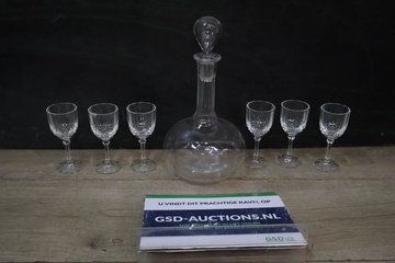Afbeelding van Glazen karaf met zes bijpassende glazen