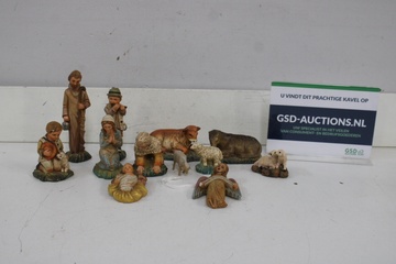 Afbeelding van Keramische kerststalfiguren met Bijbelse dieren en mensen