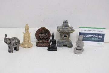 Afbeelding van Set van zes decoratieve Aziatische beelden en pagode