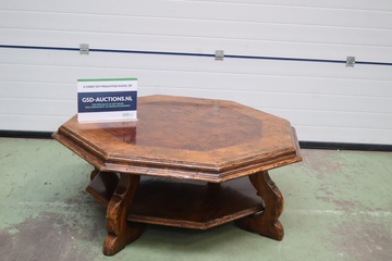 Afbeelding van Wortelnotenhouten salontafel