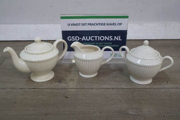 Afbeelding van Crèmekleurige servies - theepot, melkkannetje en suikerpot