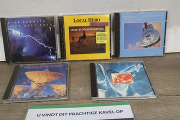 Afbeelding van 4 CD's van Dire Straits en 1 CD van Mark Knopfler