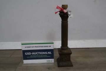 Afbeelding van Bronzen lampenvoet met decoratief reliëf