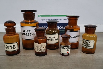 Afbeelding van Set antieke bruine Apothekersflessen
