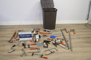 Afbeelding van Diverse lijmklemmen en gereedschap