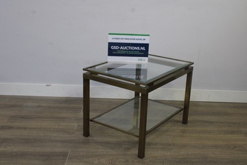 Afbeelding van Vierkante salontafel met glazen bladen en metalen frame