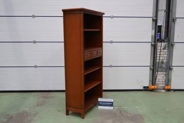 Afbeelding van Houten boekenkast met lades