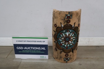 Afbeelding van Vintage keramische wandversiering met bloemenmotief