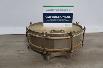 Afbeelding van Oude metalen trommel