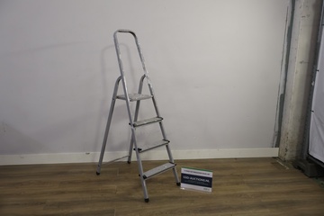 Afbeelding van Metalen schilderstrap met 4 treden
