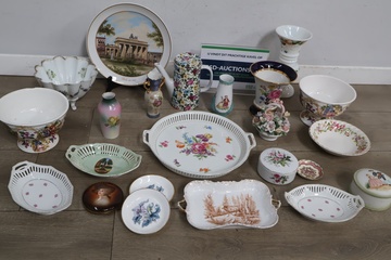 Afbeelding van Porseleinen doosjes met decoratieve deksels