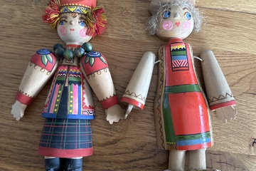 Afbeelding van UNIEK! Vintage USSR houten folklorepoppen – handbeschilderd