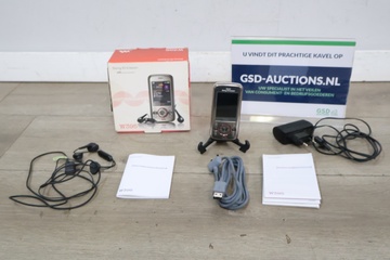 Afbeelding van Sony Ericsson W395 mobiele telefoon met accessoires'