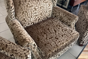 Afbeelding van Hoge oorfauteuil met bladmotief