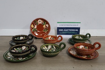 Afbeelding van Vintage keramische kop en schotels 11 stuks''