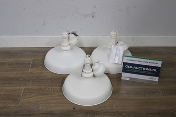 Afbeelding van Set van drie witte hanglampen