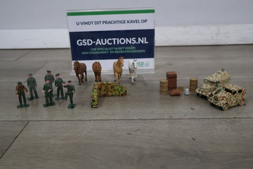 Afbeelding van Militair speelgoedset met soldaatjes, paarden en voertuigen