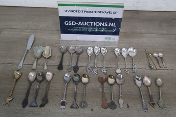 Afbeelding van Diverse verzilverde en metalen theelepels
