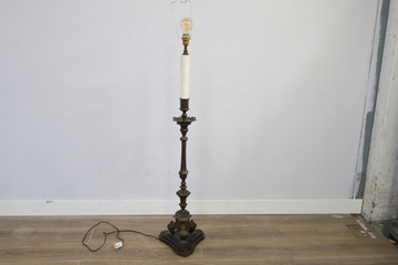 Afbeelding van Antieke messing staande lamp met elektrische fitting