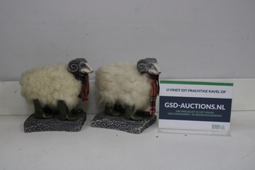 Afbeelding van Decoratieve schaap figuren met laarzen en sjaal