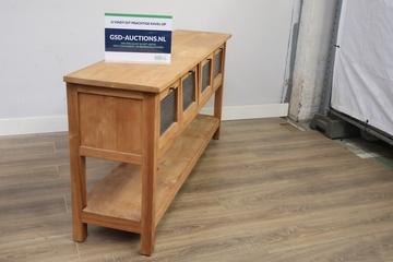 Afbeelding van Houten dressoir met gaasdeuren