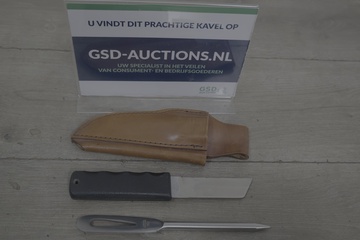 Afbeelding van Mes met kunststof handvat en leren schede
