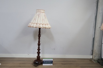 Afbeelding van Staande lamp met stoffen kap