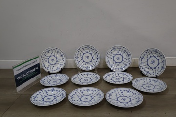 Afbeelding van Set van 10 klein blauw-wit porseleinen bordjes
